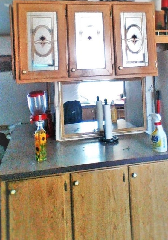 Kitchen Cabinets: Traditional Kitchen Cabinet Styling with Decorative Glass