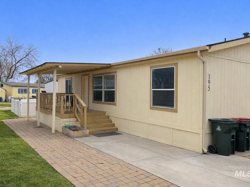 Manufactured Home Functional Pale Yellow Siding with Brick Paved Walkway
