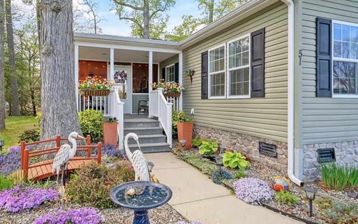 Manufactured Home Garden: Faux Stone Skirting & Crane Statues