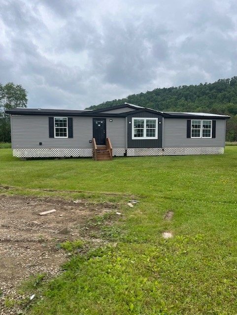 Manufactured Home with Grey Siding and White Lattice Skirting