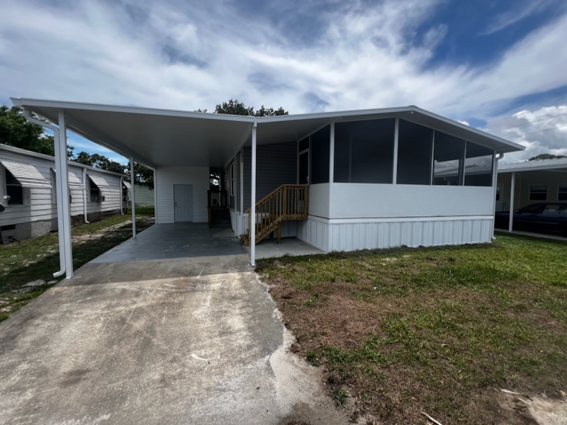 Mobile Home Carport Addition: Integrated Screened Porch Enclosure
