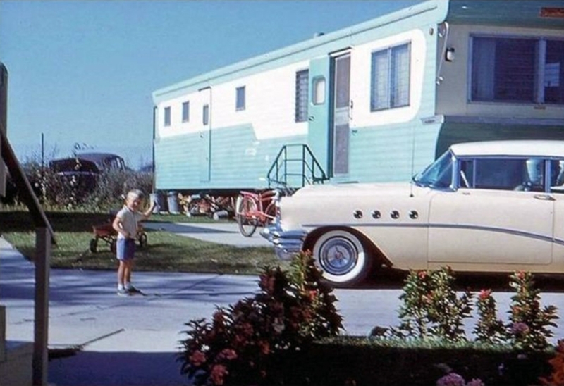 Mobile Home Classic 1950s Americana Scene Mint Green