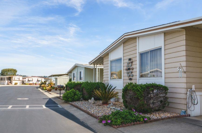 Mobile Home Curb Appeal: Low Maintenance Gravel Landscaping