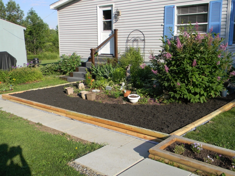 Mobile Home Garden: Timber Edging & Dark Mulch Flower Beds