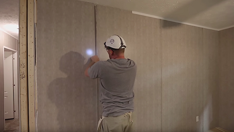 Mobile Home Wallboard Replacement: Installing Neutral Interior Panels