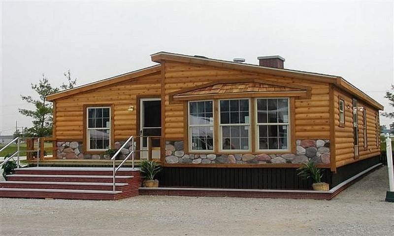 Mobile Log Cabin Exterior with Central Bay Window