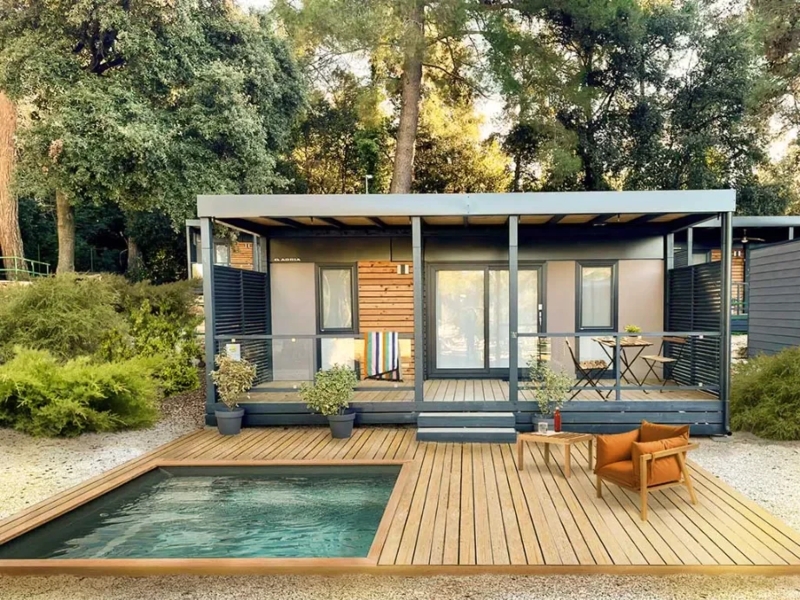 Modern Modular Home with Integrated Plunge Pool and Deck