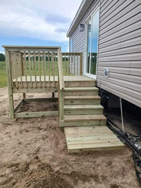Outdoor Stairs with Bottom Landing Pad and Closed Risers