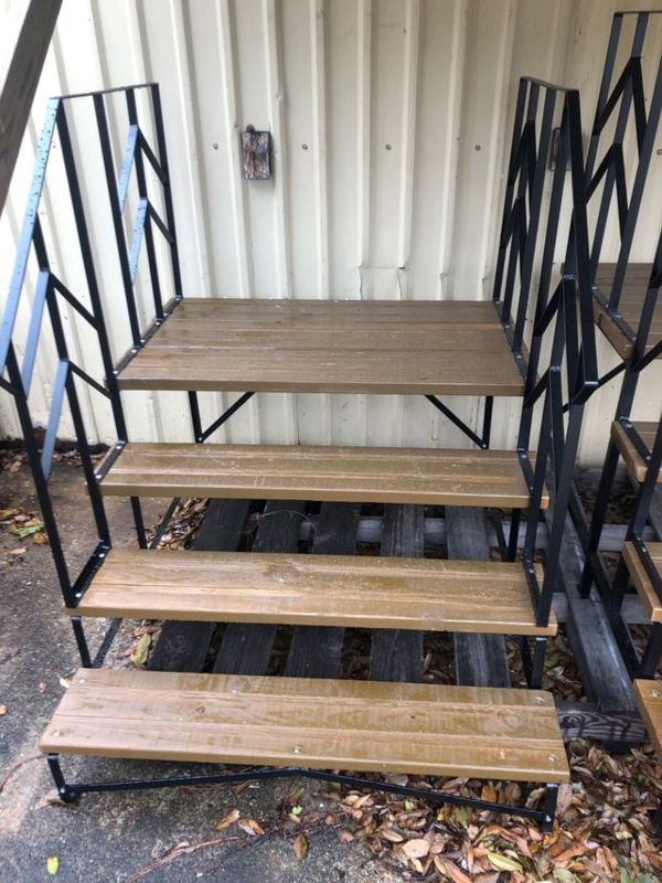 Outdoor Steps Industrial Geometric Handrail with Four Step Platform