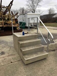 Prebuilt Steps Modular Concrete Construction with Silver Safety Rail