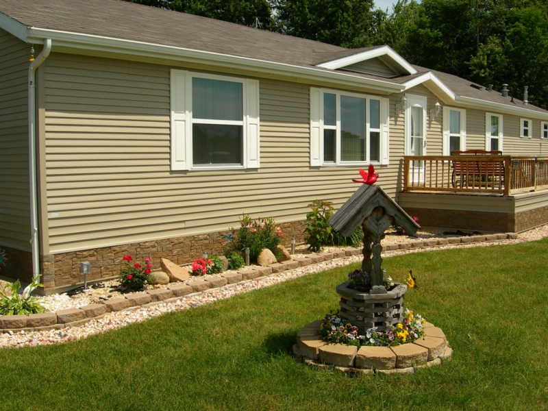 Residential Front Yard with Wishing Well Planter & Stone Skirting Ideas