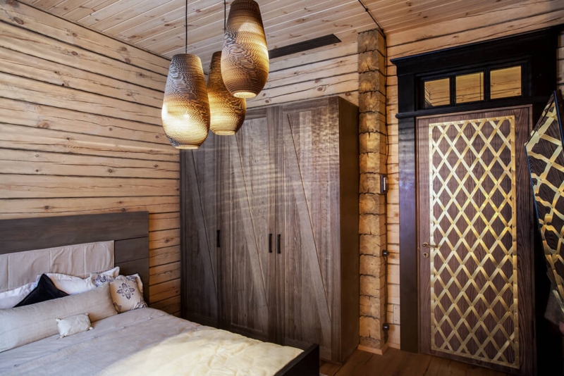 Rustic Bedroom with Log Walls and Decorative Lattice Door Design