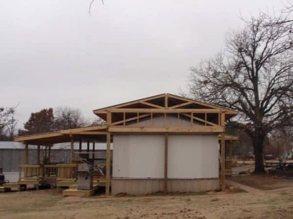 Self-Supported Roof Structure with Integrated Gabled Porch Design