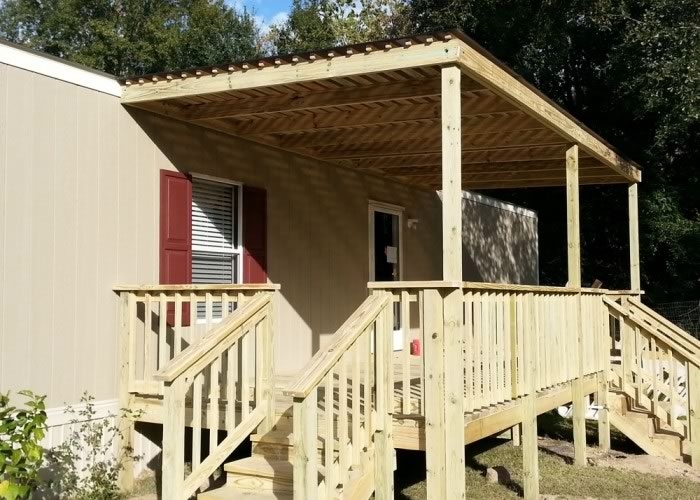 Spacious Custom Deck: Dual Staircases & Integrated Pergola Roof