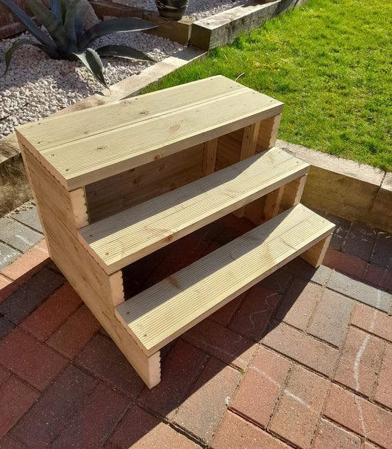 Three-Tier Wooden Garden Steps with Ribbed Anti-Slip Treads