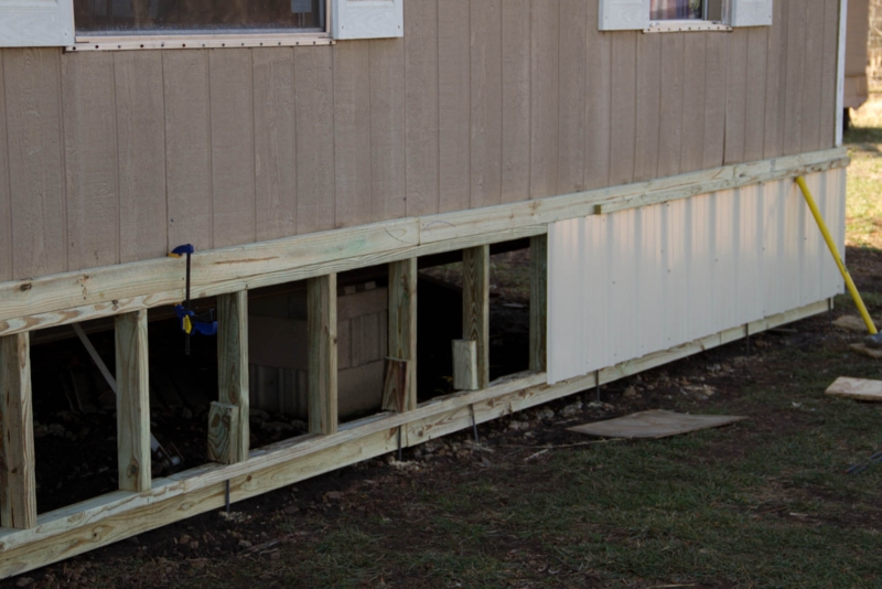 Tiny House Homestead: Skirting a Tiny House - Why and How