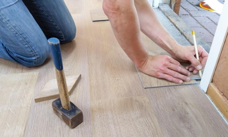 Vinyl Flooring Light Oak Installation Interlocking Planks Wood Grain