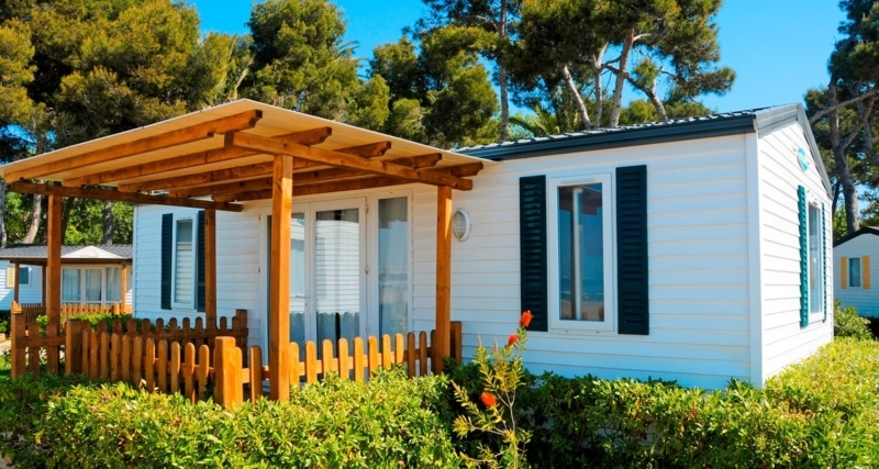 White Mobile Home Exterior with Attached Wood Pergola Ideas