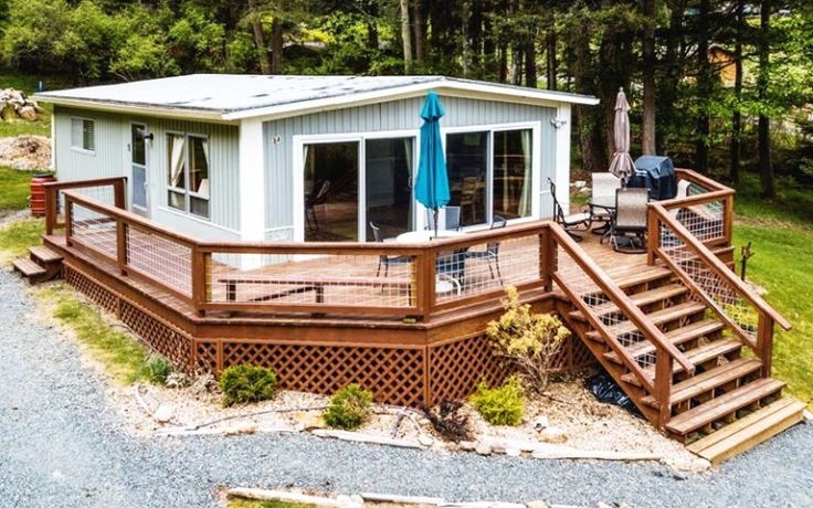 Wrap Around Deck featuring Wire Mesh Railing and Lattice Skirting
