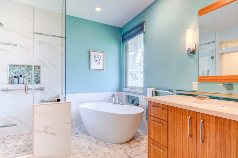 Bathroom with Pebble Floor, Frosted Koi Window and Aqua Tones
