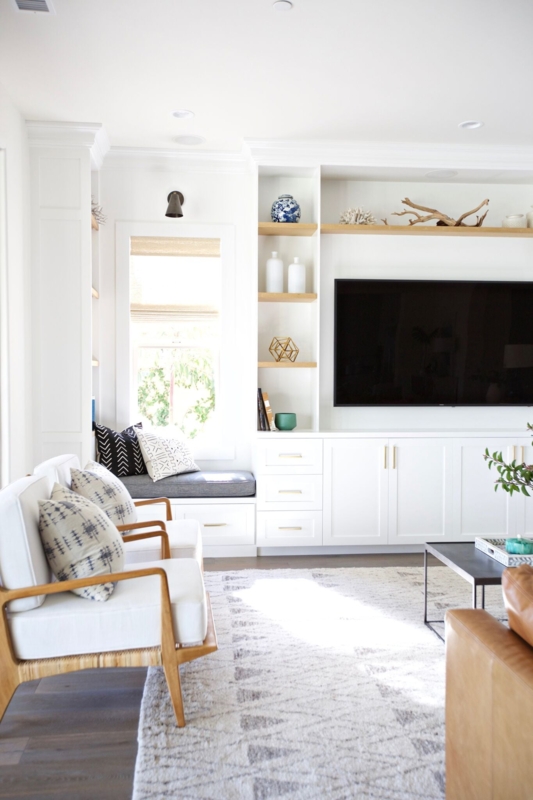 Bright Coastal Living Room Built-In Window Seat Geometric Rug