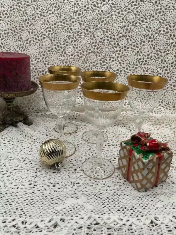 Elegant Gold Rimmed Wine Glasses: Floral Lace Backdrop & Holiday Styling