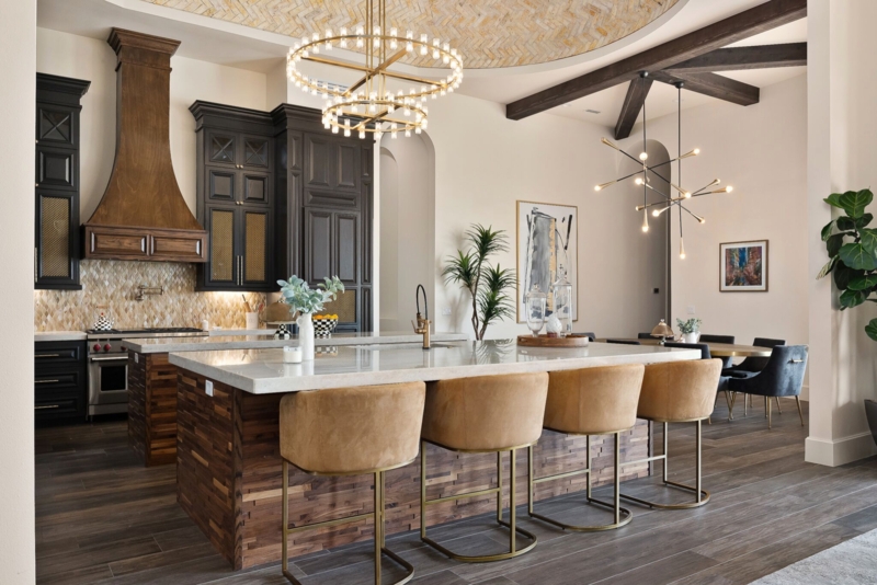 Mediterranean Eat In Kitchen
