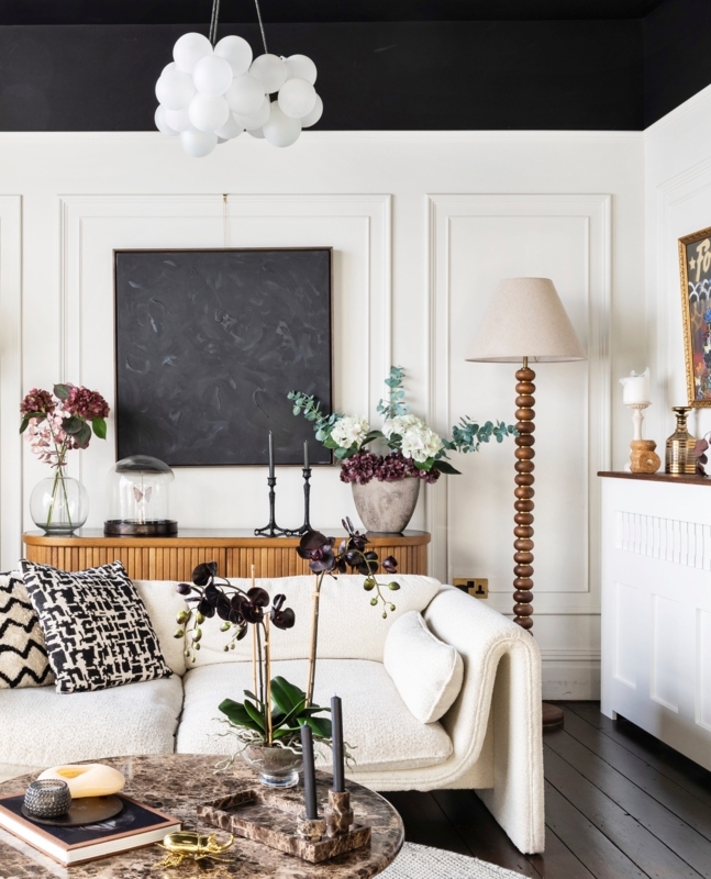 Modern Glam Living Room with Dramatic Black Ceiling and White Boucle Sofa