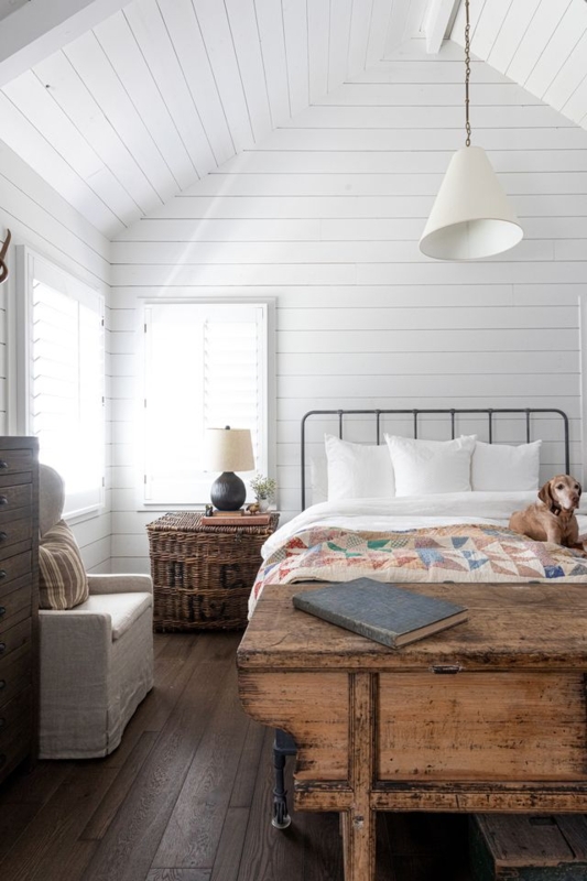 Modern Heritage Bedroom Decor with Patchwork Quilt & Vintage Trunk
