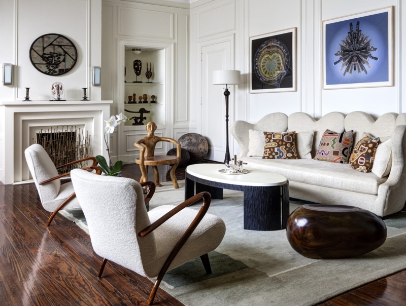 Modern Heritage Living Room with Scalloped Sofa & Artisanal Niche