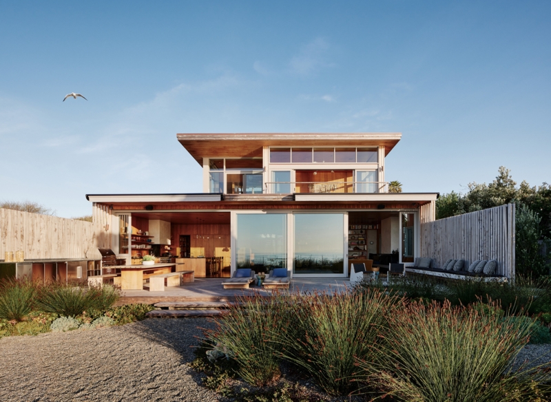 Modern Indoor-Outdoor Living with Sliding Glass Walls