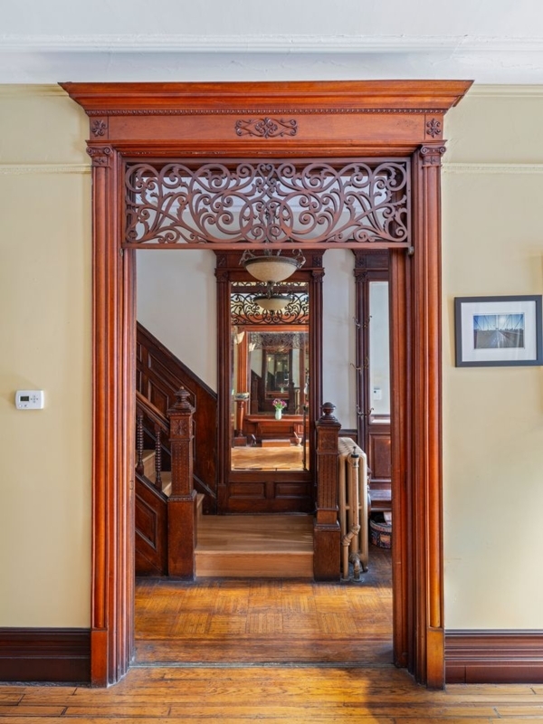 Ornate Victorian Wood Archway Fretwork With Mahogany Toned Trim