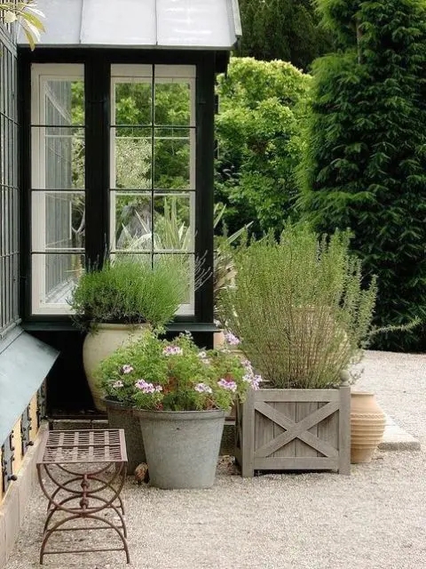 Patio Decor With Cross Brace Wood Box & Weathered Planter Mix