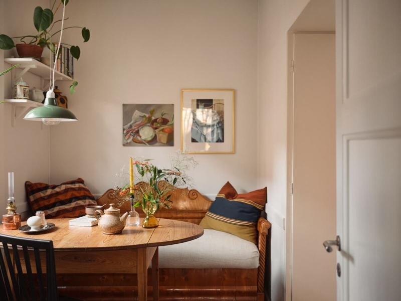Rustic Modern Dining Nook with Curved Wooden Bench Seating