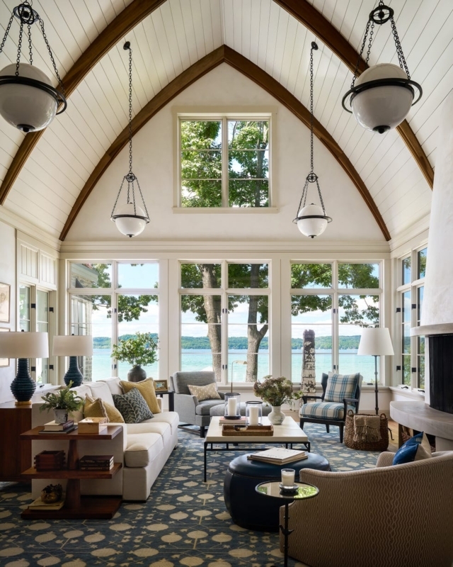 Light Filled Lakeside Retreat