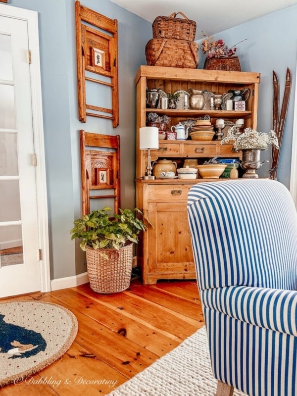 Vintage Folding Chairs as Wall Art in Farmhouse Living Room