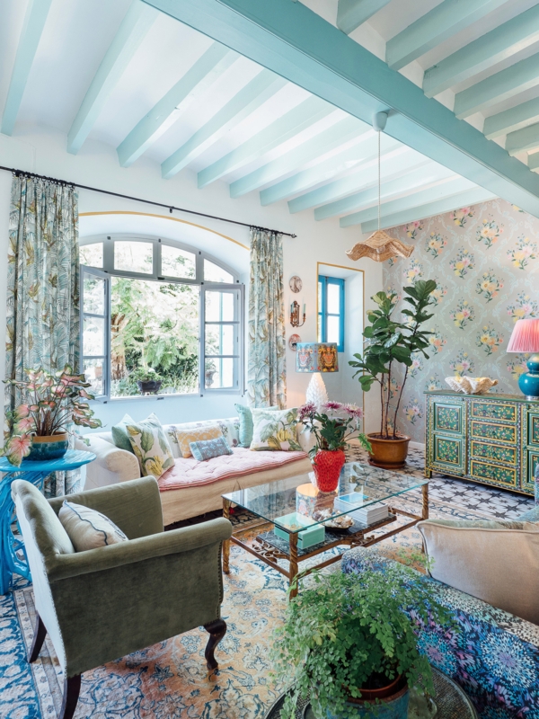 Wallpaper Blue Ceiling Beams, Patterned Tile Floor, Vintage Floral Ideas